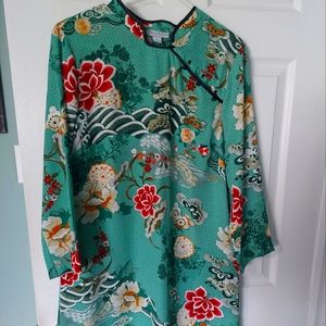 FAVLUX size large  green background with multi colours.